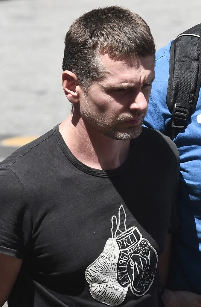Paris: le Russe Alexander Vinnik relaxé pour des cyberattaques, 5 ans de prison pour blanchiment