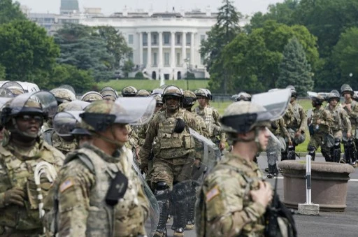 Une juge US rejette une plainte contre Trump pour dispersion de manifestants