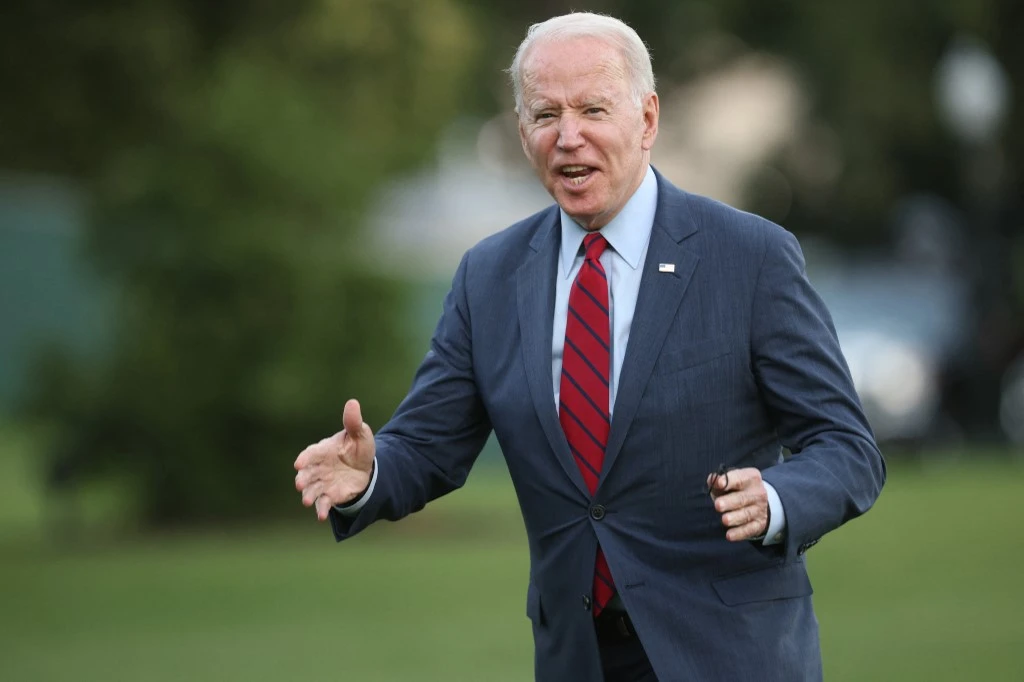 Biden reçoit le président afghan pour évoquer le retrait américain