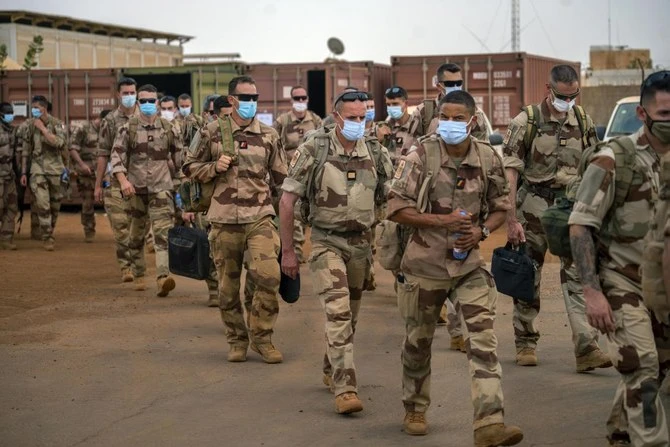 Emmanuel Macron annonce la fin de l'opération Barkhane au Sahel