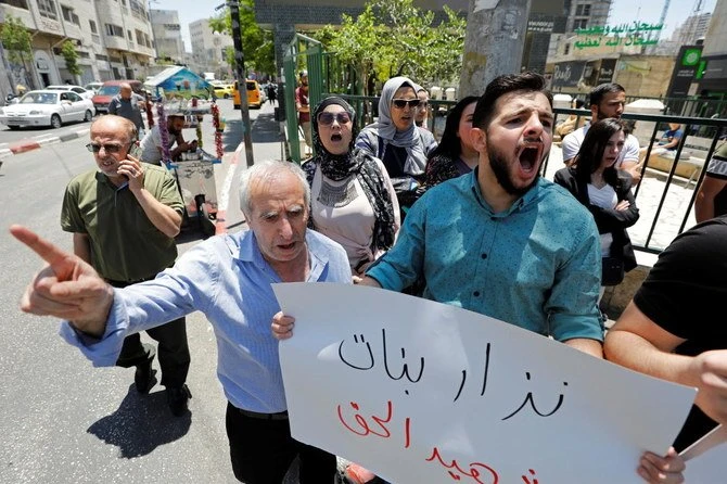 Décès d'un militant détenu par l'Autorité palestinienne, manifestation à Ramallah