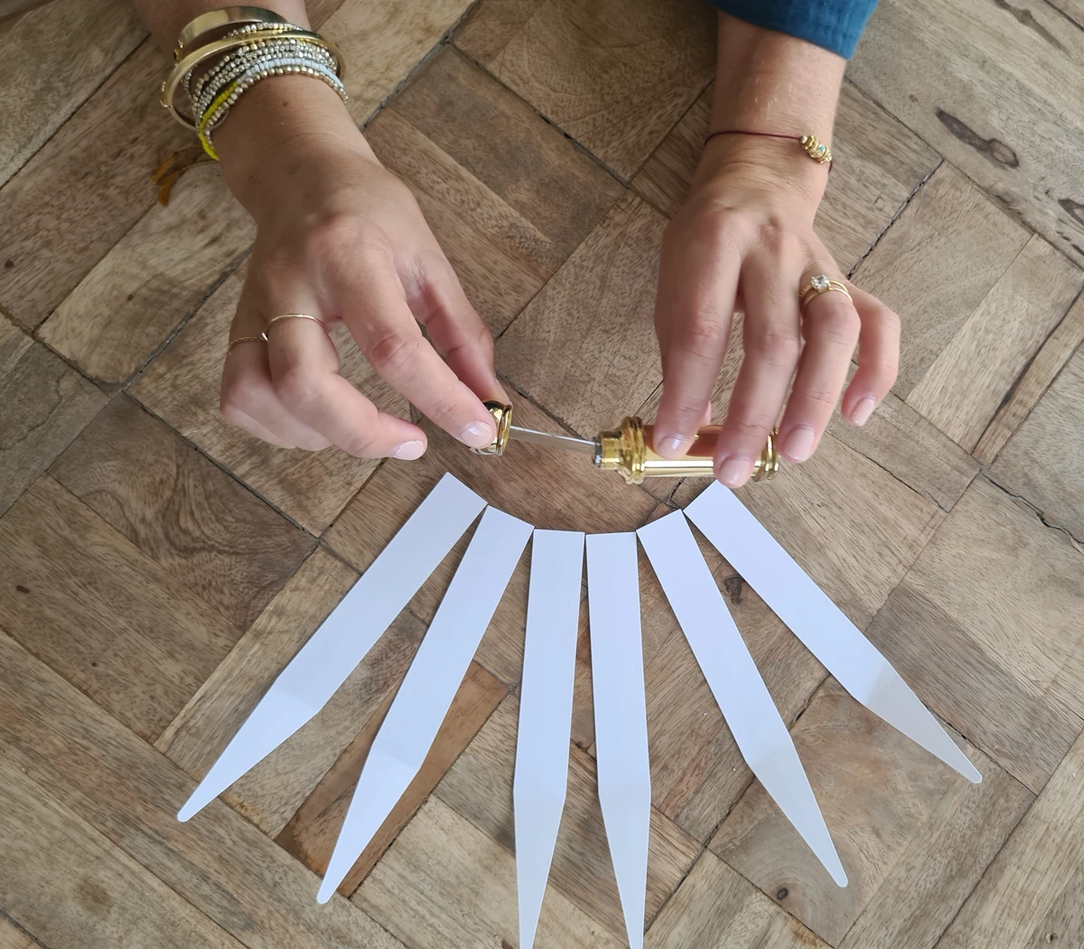 «C’est un flacon d’huile de parfum que l’on appelle ici un tola. Le tola est un mot d’origine indienne, il désigne une unité de mesure qui équivaut à 12 grammes» (Photo fournie)