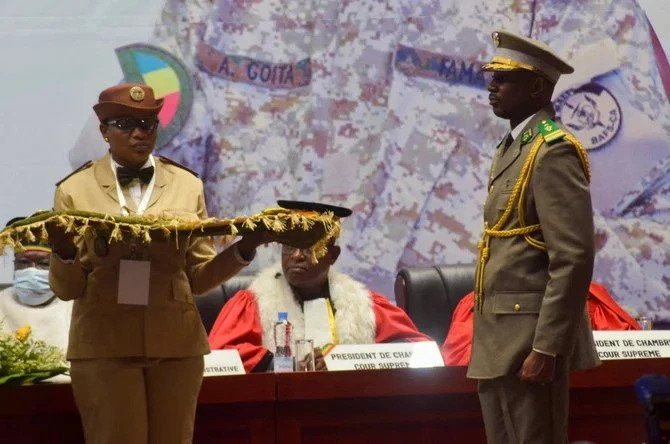 Investi président, le colonel Goïta assure que le Mali tiendra tous ses engagements