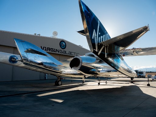 Entre Bezos et Branson, la course à l'espace des milliardaires s'emballe