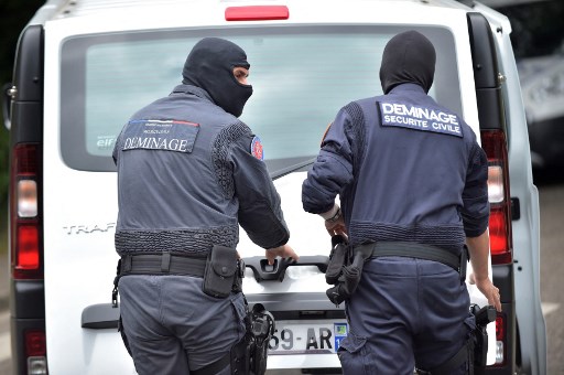 Des experts démineurs français, le 27 mai 2019 à Oullins (Photo, AFP)