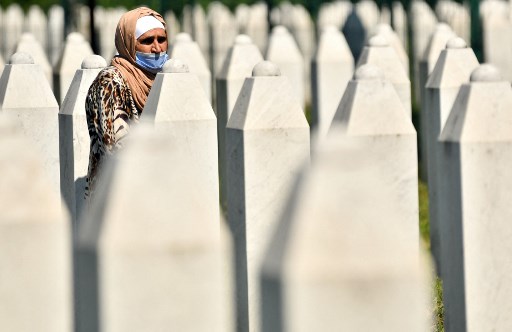 Le déni du génocide interdit en Bosnie, le chef des Serbes évoque la «dissolution»