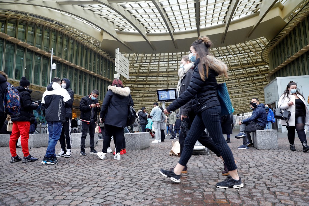 Contrôles, dérogations... Les centres commerciaux s'interrogent sur le pass sanitaire