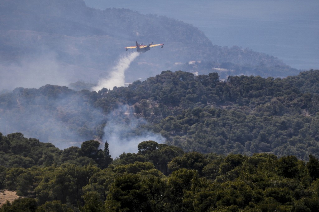 Grèce: des dizaines d'incendies sous contrôle