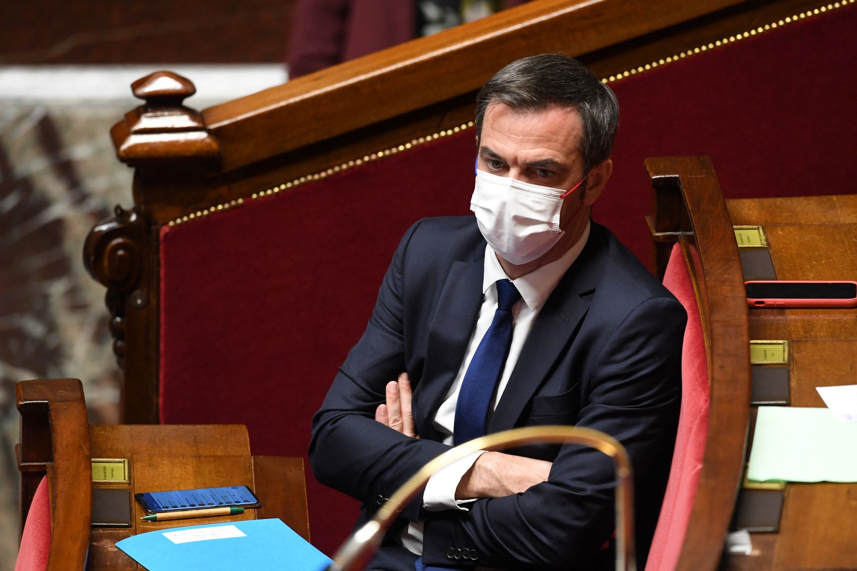 Pass sanitaire: les oppositions entre critique radicale et demandes d'assouplissement