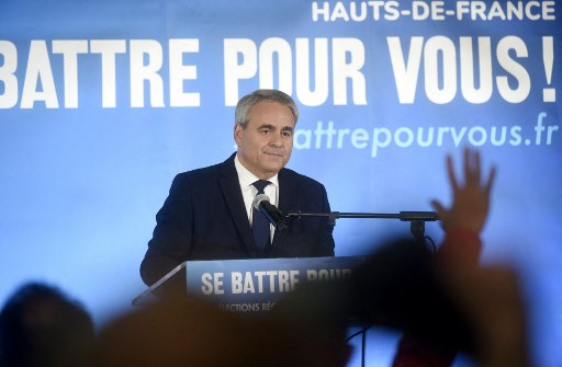 La droite se donne du temps pour trouver son candidat, Bertrand persiste