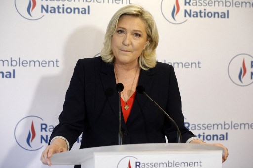 Marine Le Pen, leader du parti d'extrême droite Rassemblement national (RN) et députée française, s'adresse à la presse au siège du parti après les premiers résultats du second tour des élections régionales françaises à Nanterre le 27 juin 2021. (Geoffroy van der Hasselt/AFP)