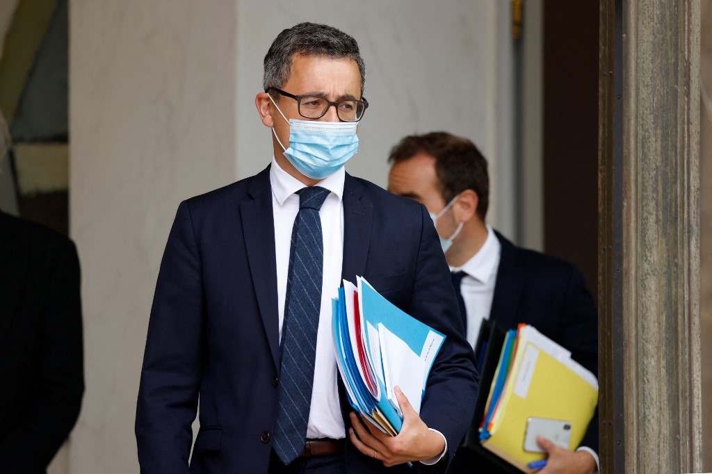 Le ministre français de l'Intérieur Gérald Darmanin quitte le palais présidentiel de l'Elysée après la réunion hebdomadaire du cabinet à Paris, le 30 juin 2021. (Ludovic MARIN / AFP)