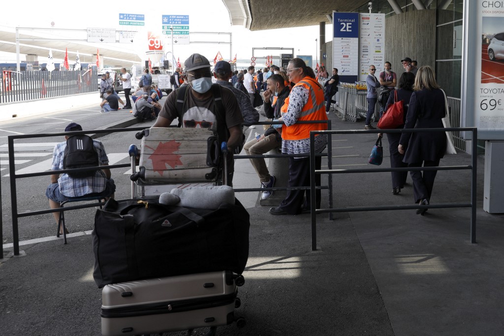 Aéroports de Paris: environ 200 manifestants, aucun retard de vols