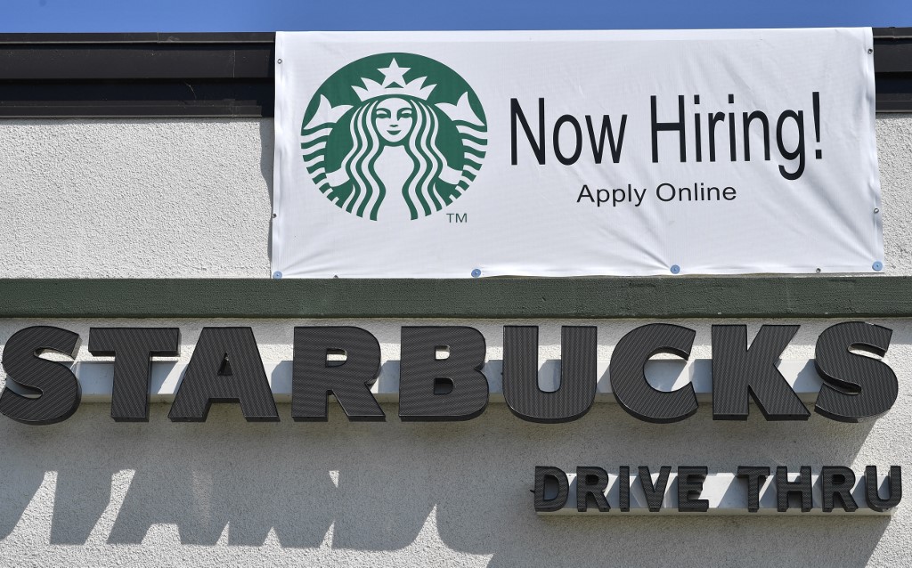 A Los Angeles, les restaurants rivalisent pour attirer les travailleurs