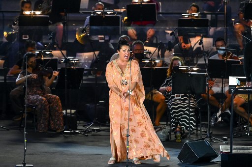 La soprano russe Anna Netrebko lors d'une répétition au stade panathénaïque d'Athènes le 8 juillet 2021. (Angelos Tzortzinis / AFP)
