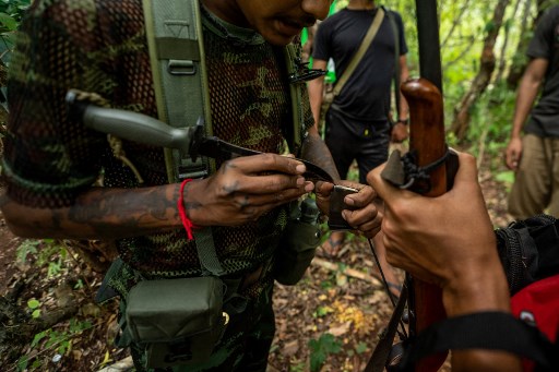 En immersion avec des volontaires qui ont pris les armes contre la junte birmane