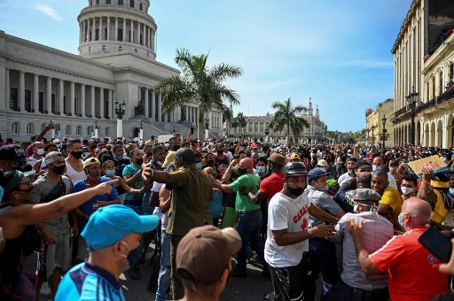 La colère éclate dans les rues de Cuba, les révolutionnaires appelés à répliquer