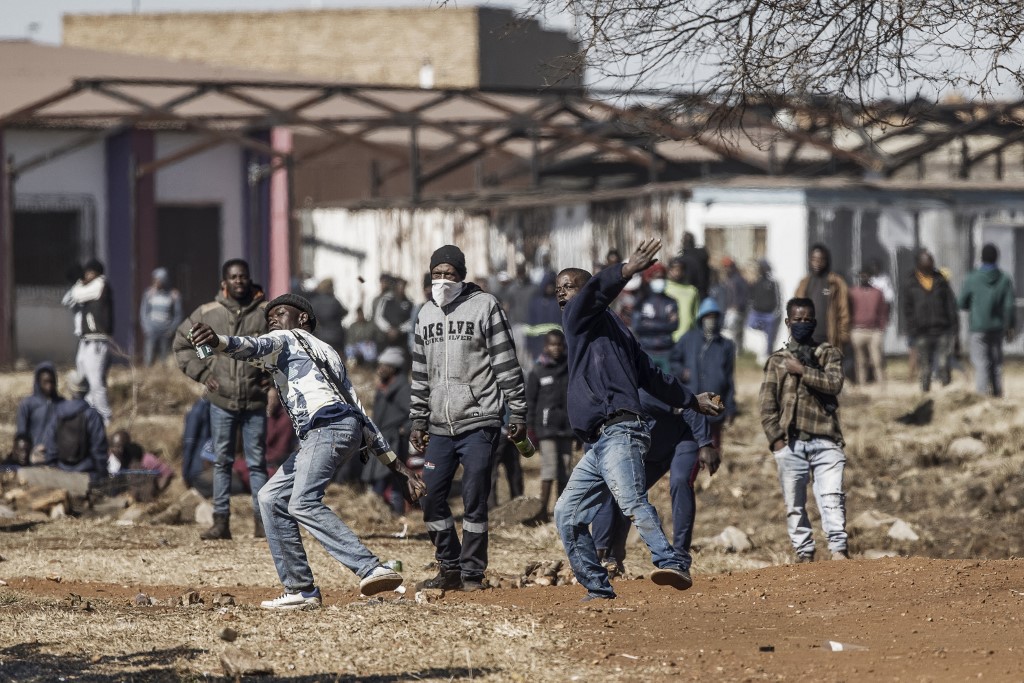 Afrique du Sud: 45 morts dans des violences et des bousculades