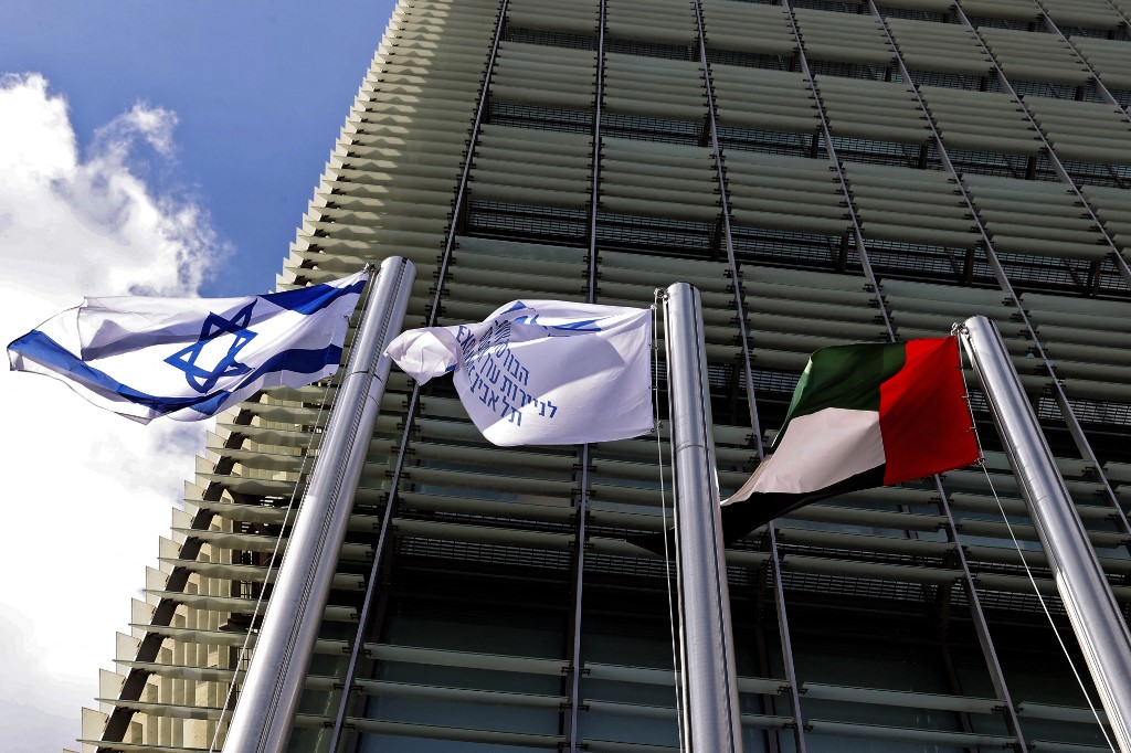 Les Emirats ouvrent officiellement leur première ambassade en Israël