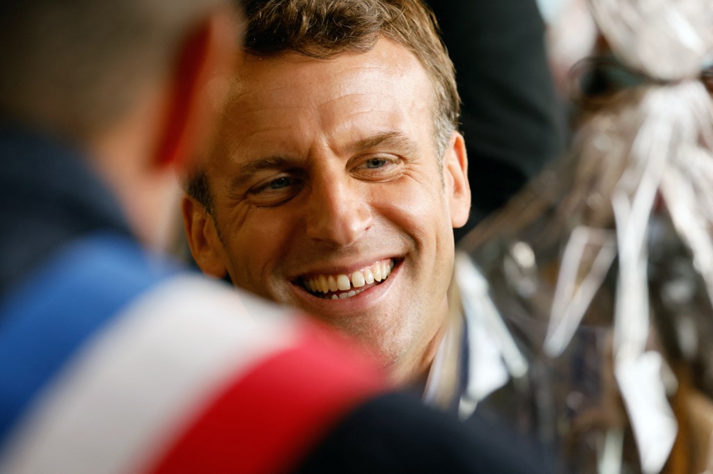 Macron dénonce le «cynisme politique» de certains qui «fait courir des risques au pays»