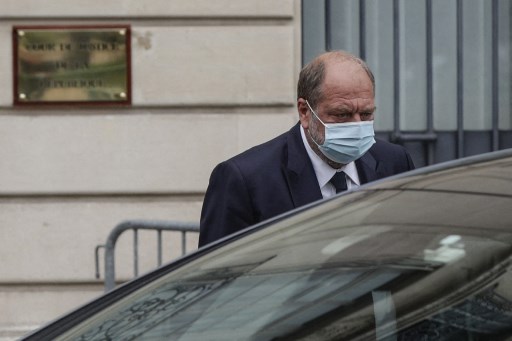 Conflits d'intérêts: le ministre français de la Justice inculpé, une première