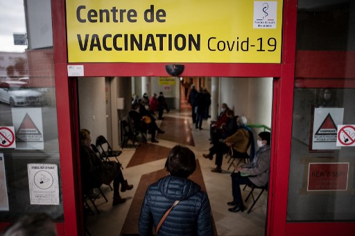 Covid-19: en Europe, les mesures se multiplient pour contenir la vague annoncée