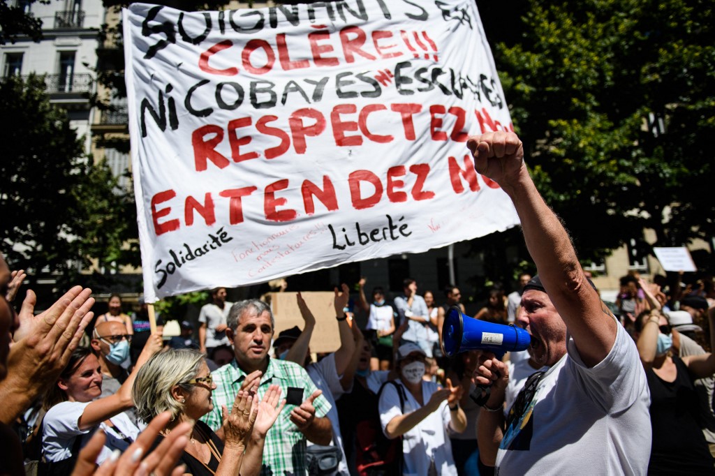 «Liberté, liberté»: des milliers de personnes contre le pass sanitaire à Marseille