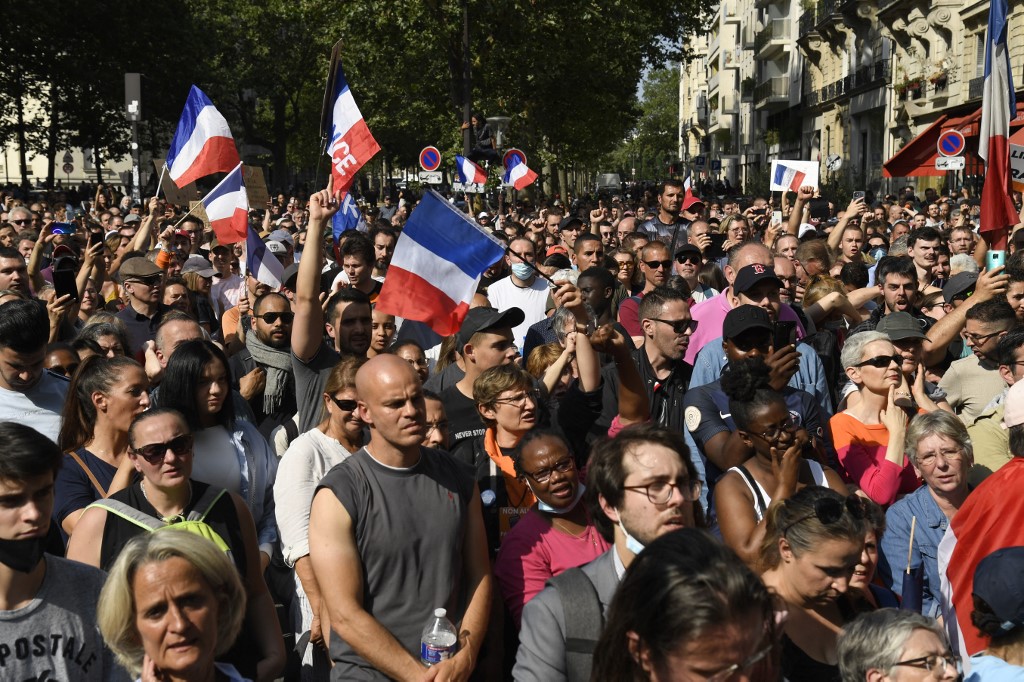 A Paris, des cortèges hostiles à la vaccination et au pass sanitaire