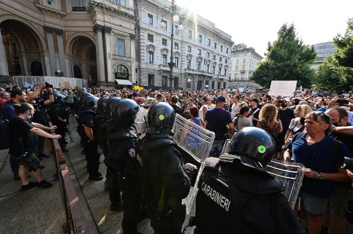 Virus: manifestations anti-restrictions de l'Europe à l'Australie