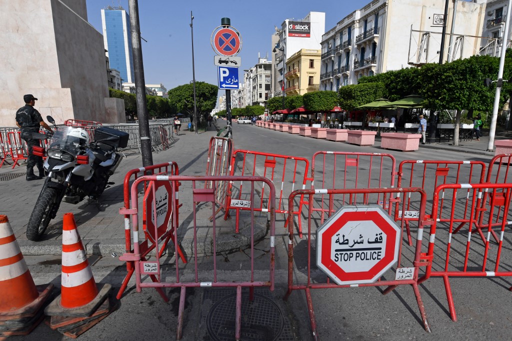 Après le coup de force du président, la Tunisie dans l'attente d'une feuille de route politique