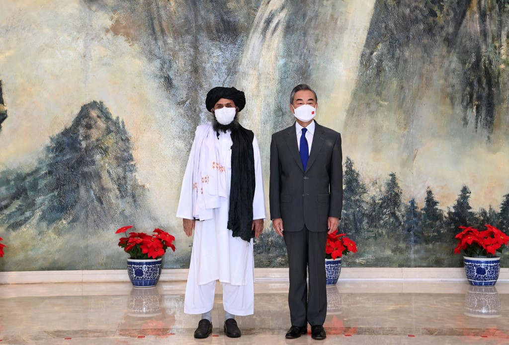 Washington met en garde les talibans, Pékin les reçoit
