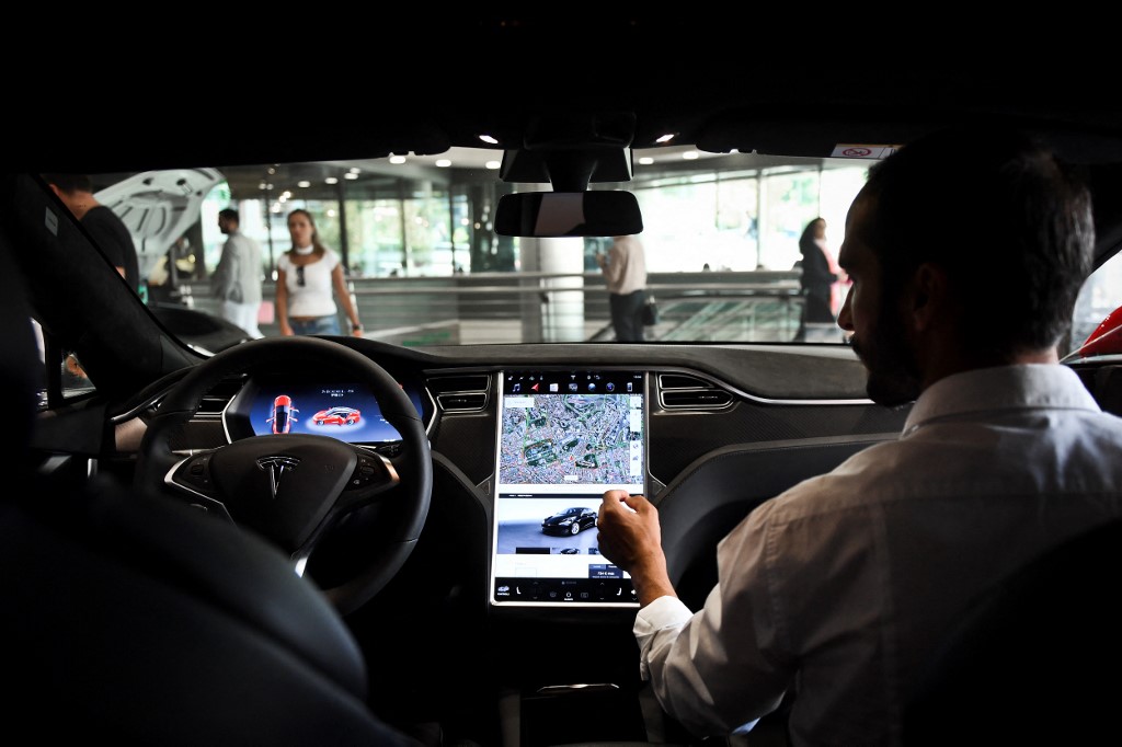 Tesla gagne pour la première fois plus d'un milliard de dollars sur un trimestre