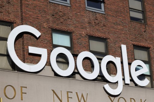 Google et Facebook n'accepteront que des employés vaccinés dans leurs locaux