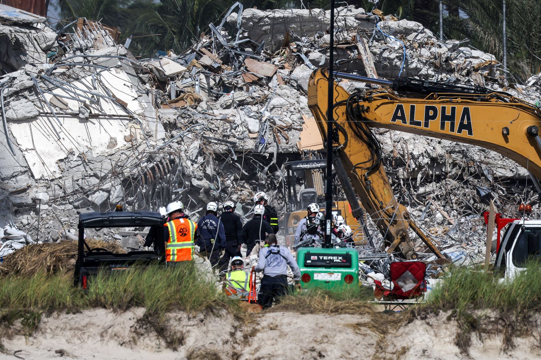 Fin des recherches un mois après l'effondrement d'un immeuble en Floride