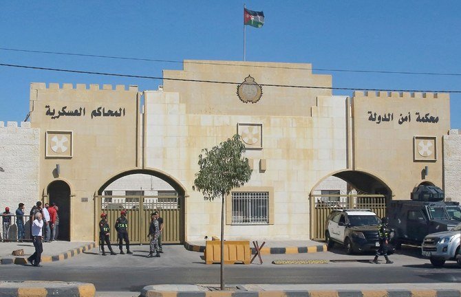 Des policiers montant la garde devant la Cour de sûreté de l'État, dans la capitale de la Jordanie, Amman (Dossier/AFP)