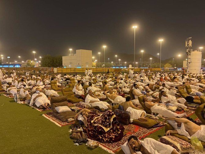 Après une journée à Arafat, les pèlerins se rassemblent à Muzdalifah