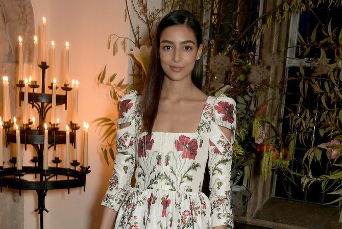 Le mannequin anglo-marocaine Nora Attal célèbre l’Aïd avec une ancienne photo de famille