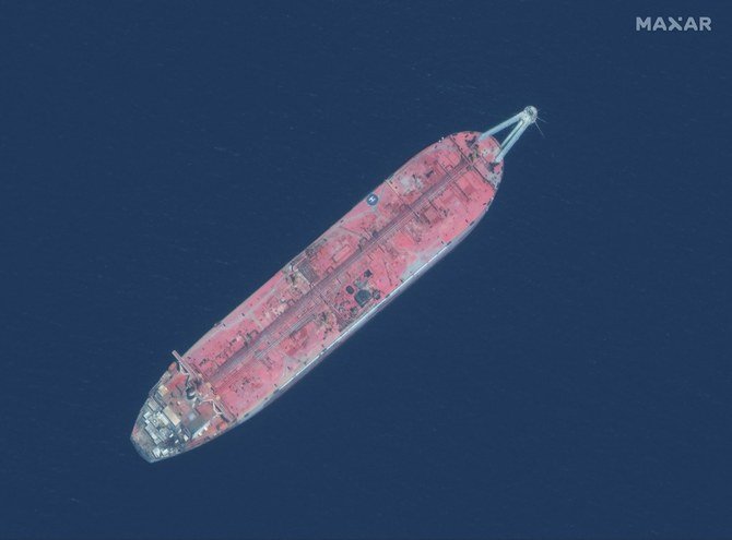 Le FSO Safer est amarré en mer Rouge au large des côtes du Yémen, près du terminal pétrolier de Ras Isa, depuis plus de cinq ans. (Fichier/AFP)