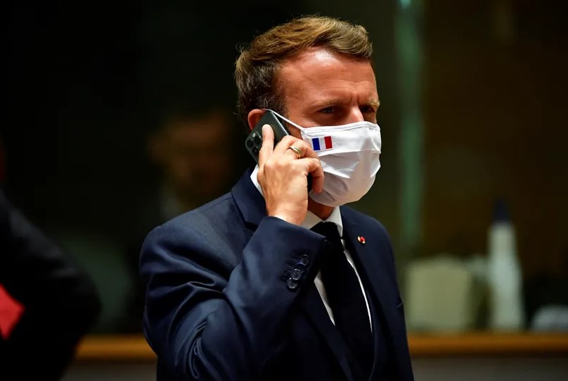 L'un des numéros du président de la République Emmanuel Macron figure parmi les potentielles cibles du logiciel espion Pegasus au Maroc (ici le 20 juillet 2020 à Bruxelles)• Photo d'archives AFP