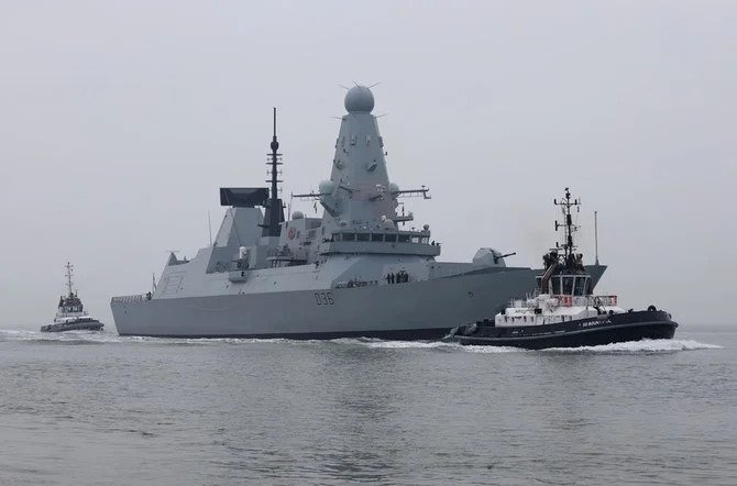 La Russie met en garde la Grande-Bretagne après que l’un de ses navires de guerre a approché la Crimée