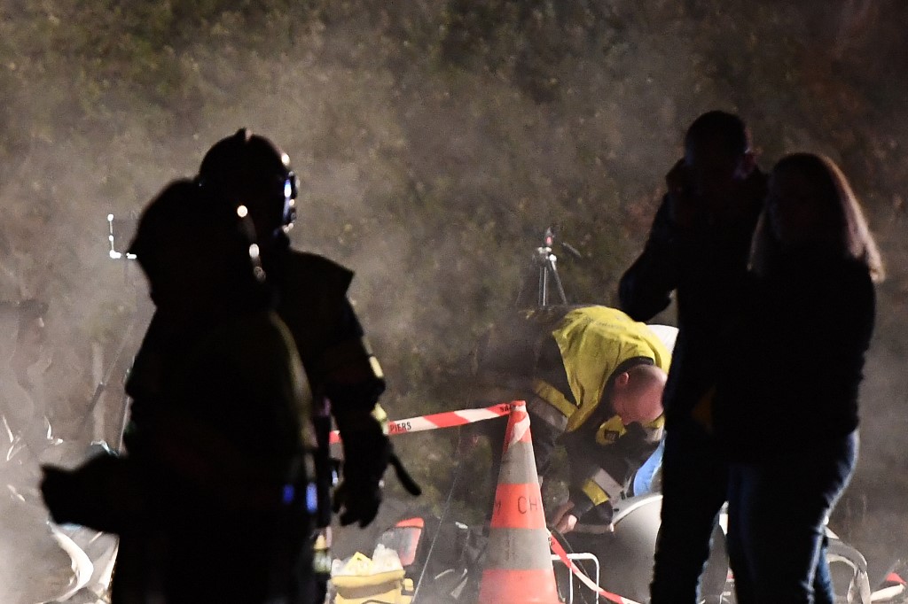 Des policiers légistes recherchent des preuves près du corps d'un homme abattu lors d'une fusillade à l'ouest de Marseille (photo d'archives) (AFP)