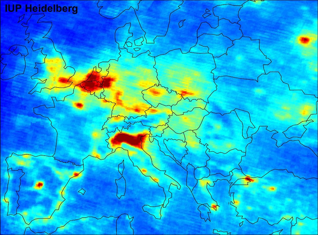 Une photo d'archives publiée par l'Agence spatiale européenne (ESA) d'un détail d'une image globale montrant la densité de colonne verticale (VCD) moyenne européenne de dioxyde d'azote troposphérique (NO2) (AFP)