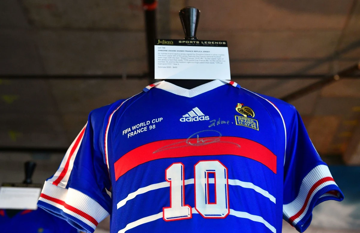 Un maillot de Zidane pour France-Brésil 98 vendu à plus de 100 000 dollars aux enchères