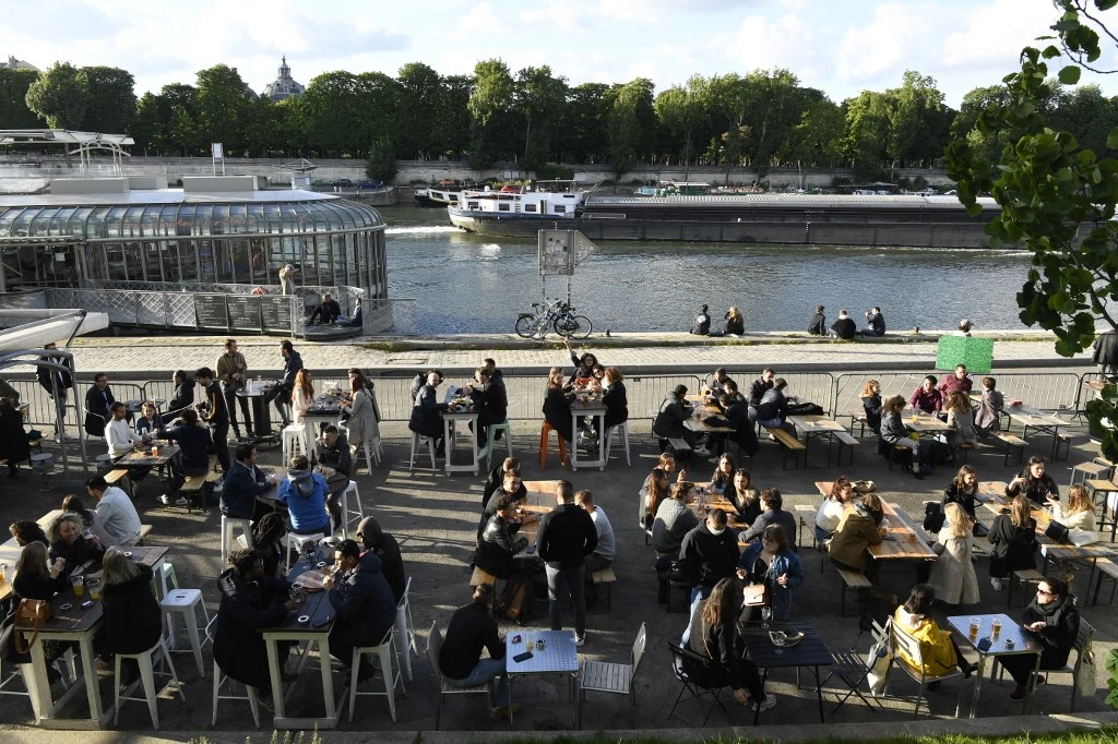 Touristes étrangers à Paris: peu d'annulations mais chute des réservations