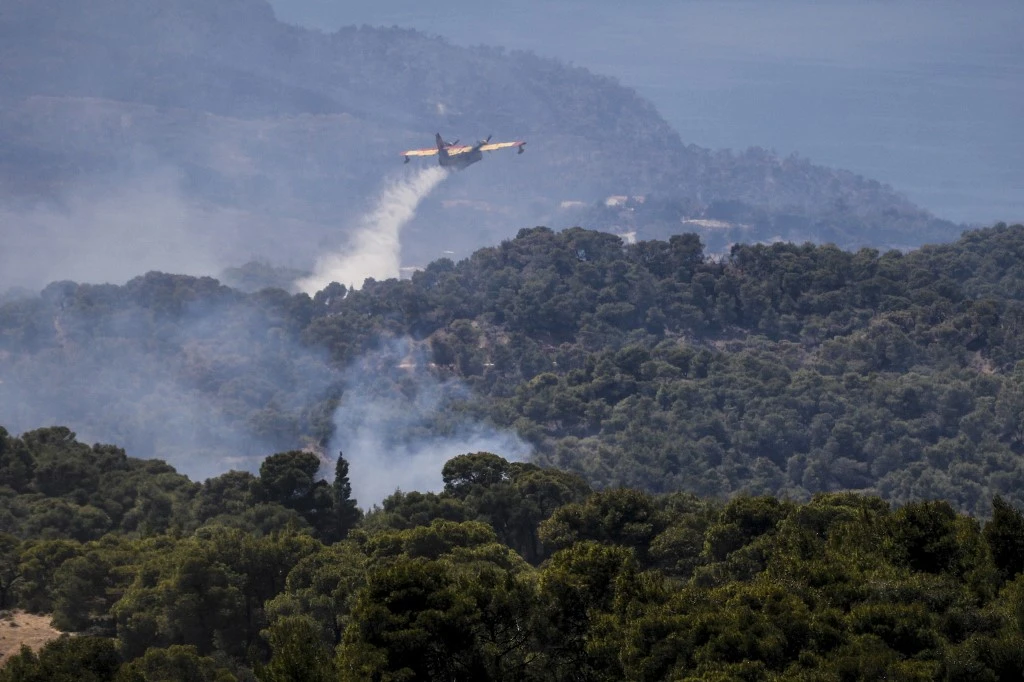 Grèce: des dizaines d'incendies sous contrôle