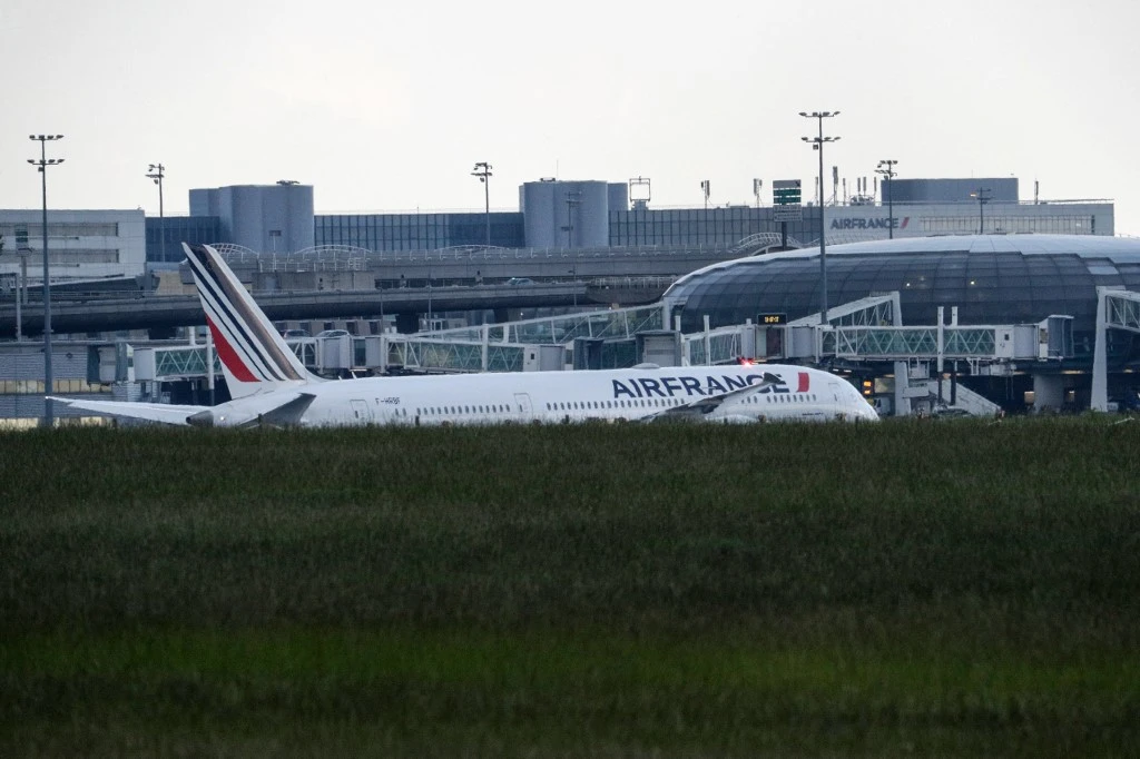 Air France-KLM encore dans le rouge mais voit de « premiers signes » de reprise