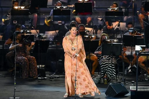 La soprano russe Anna Netrebko lors d'une répétition au stade panathénaïque d'Athènes le 8 juillet 2021. (Angelos Tzortzinis / AFP)