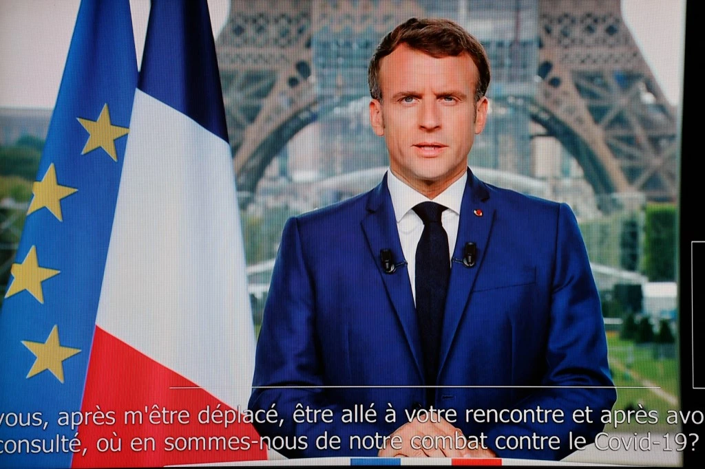 Macron annonce des mesures pour inciter les Français à se vacciner
