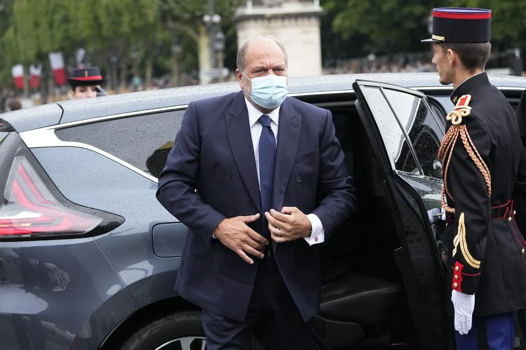 France: un ministre soupçonné de conflits d'intérêts entendu par la justice