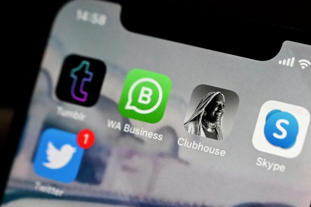Sur l'application Clubhouse, de jeunes Afghans confrontent les idées talibanes